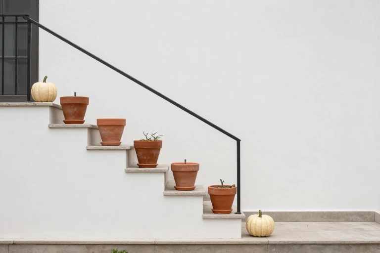 Asymmetrical fall display arranged along one side of steps